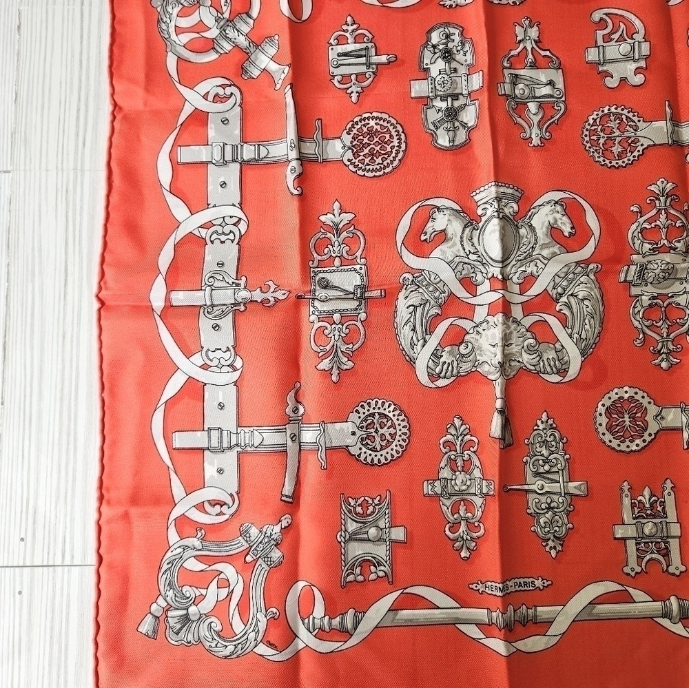 Hermès Ferronnerie Petit Carre 45 Scarf in Red and Gray - Picture 9 of 16